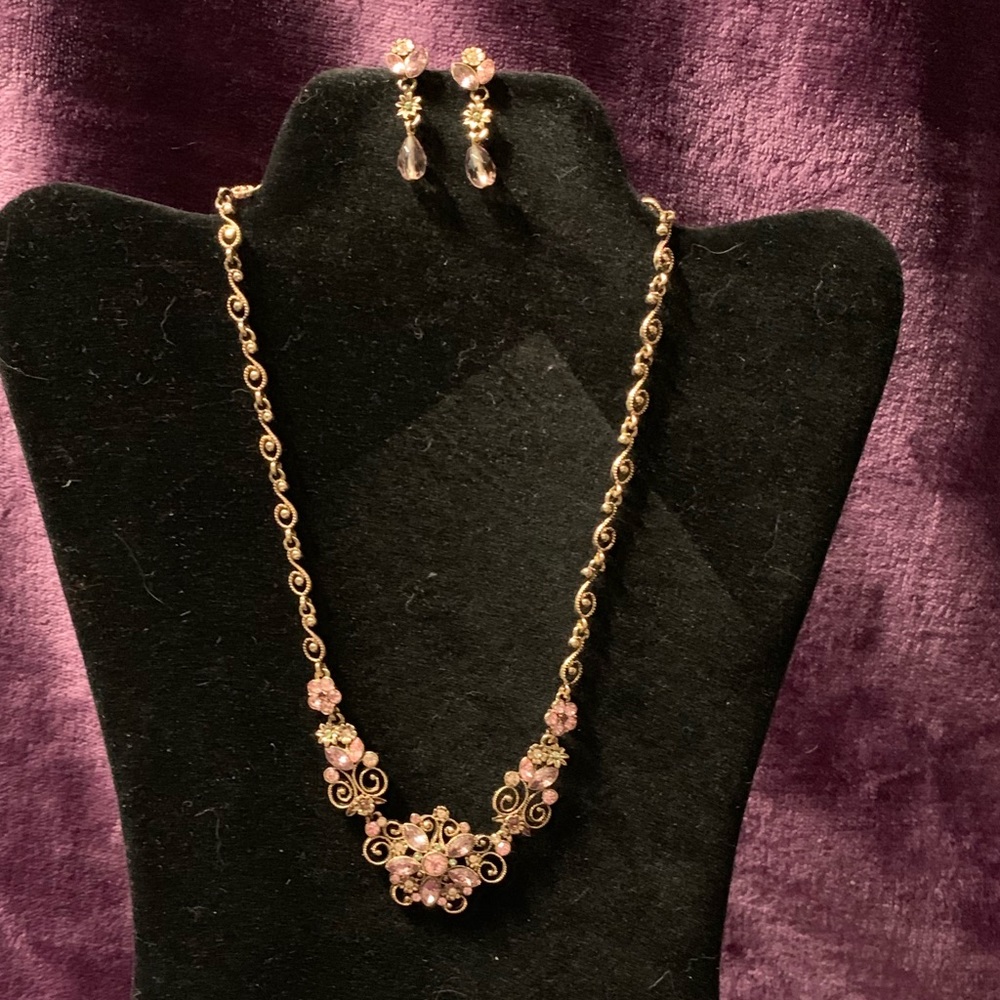 Vintage style necklace and earrings set